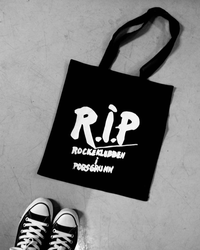 Totebag/bærenett.   Sort er historie, våre bærenett er nå hvite med sort trykk. 